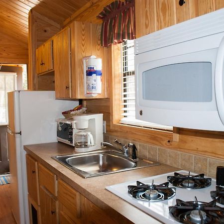 Medina Lake Camping Resort Cabin 3 Lakehills المظهر الخارجي الصورة