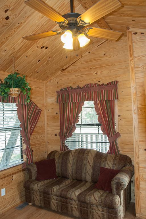Medina Lake Camping Resort Cabin 3 Lakehills المظهر الخارجي الصورة